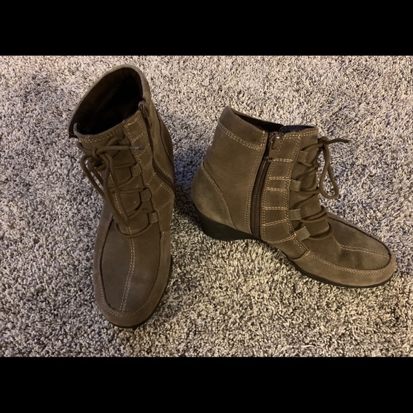 Aerosoles Size 6.5M suede brown wedge zip boot - Picture 2 of 5